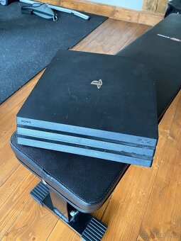 Playstation 4 pro + 2 ovladače - 2
