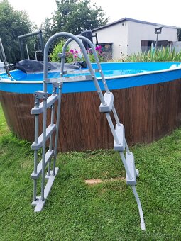 Schůdky k bazénu - 2