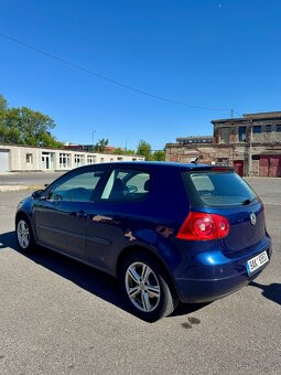 Volkswagen Golf 5 2007 1.6i - servisováno + zimní sada - 2