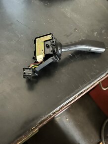 Prodám přepínací podvolantovou páčku Volkswagen - 2