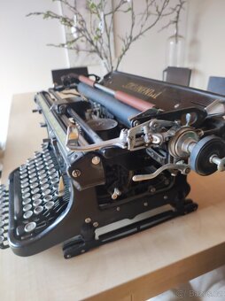 Starý psací stroj - 2