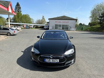 Tesla Model S P85 (2014) nabíjení zdarma - 2