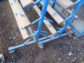 Pojízdné stojany. - 2