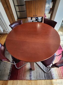 Prodám kulatý jídelní stůl – průměr 120 cm - 2