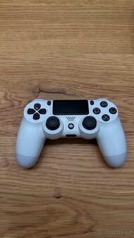PS4 pro + 2 ovladače dual shock - 2