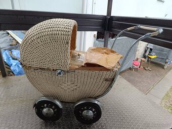 Prodám starý kočárek - 2