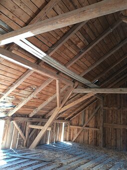 Prodám trámy ze staré stodoly. - 2