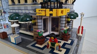 LEPIN 15005 Grand Emporium, kompatibilní s LEGO (klon 10211) - 2