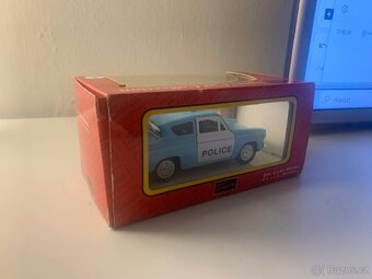 Model Ford Anglia Police - 2