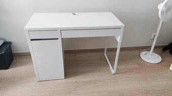 Bílý psací stůl MICKE - 2
