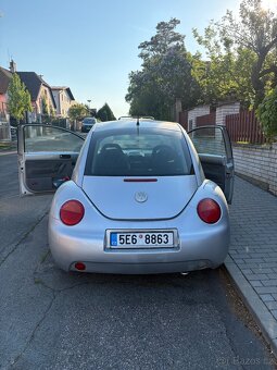 Volkswagen New Beetle - 2