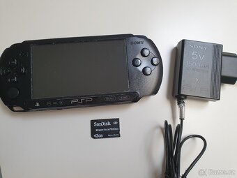 SONY PSP E-1004 CFW 6.61+2GB karta+fifa street 2+hry - 2