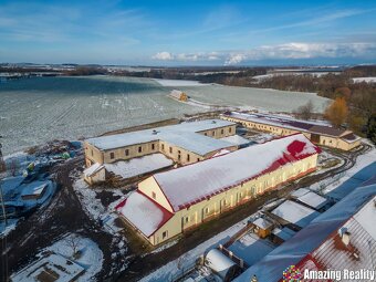 Prodei komerční nemovitosti v obci Zvěstovice. - 2