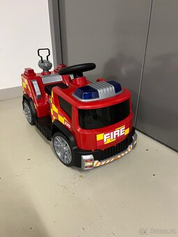 Auto s pohonem na akumulator znacky Lean Cars - 2