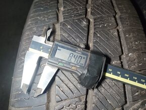 Prodám 2ks pneu 215/70-15C - 2