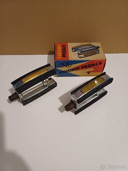 Retro 2×pedál favorit. - 2