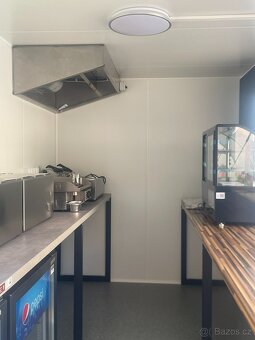 Na prodej pojízdný stánek -  food truck, využitý jen jednou - 2