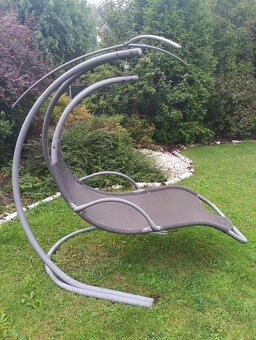 Zahradní relaxační houpací lehátko. - 2