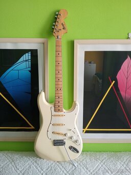 52 až 55 ročná vintage Maya Stratocaster (70. roky) - Japan - 2