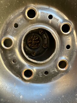 Škoda  sada 5x112 pneu-195/65/15 zimni - 2