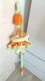 Kolotoč nad postýlku - 2