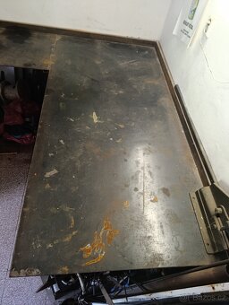 Prodám svářecí stůl. - 2