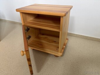 Noční stolek - masiv - 2