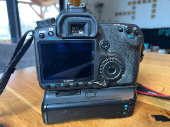 Dig. zrcadlovka Canon EOS 50D a Canon BG-E2N grip - 2