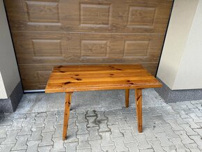 Dřevěné židle a stůl - 2