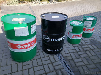 sudy castrol a mazda do dilny jako stul a židle - 2