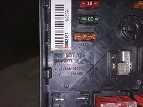 VW Passat B6 kombi r.v. 2006 pojistkový blok - 2