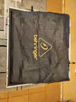 Behringer X 32 Compact + stagebox S32 - 2