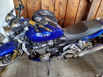 Suzuki GSX 1400 - 2