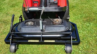 Značkový sekací zahradní traktor, motor Briggs 13Hp - 2