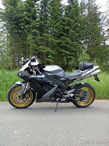 Yamaha R1 - 2
