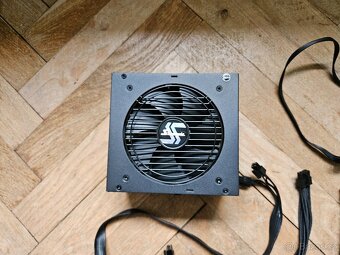 Nefunkční PC zdroj Seasonic Focus GX 650 Gold + kabely - 2