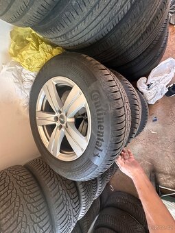 Prodám zimní kompletní sadu kol Audi s pneumatikami Continen - 2