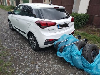 Hyundai i20 1.2 benzín, 56000km, TRIKOLOR PREMIUM PLUS - 2