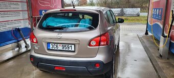 Nissan Qashqai benzín 2.0, najeto 101tkm, první majitel - 2