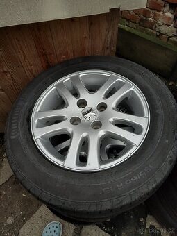 Alu kola Peugeot 4x108 r15 letni pneu - 2