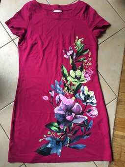 Šaty Tatuum s motivem velikost M - 2