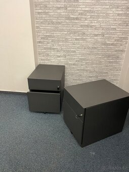 Kancelářské kovové zásuvkové kontejnery na kolečkách s uzamy - 2