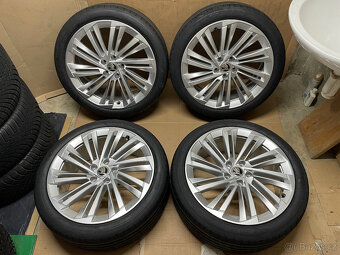 R.V 2025 NOVÁ ORIGINÁL LETNÍ SADA ŠKODA SUPERB 3,4 235/40/19 - 2