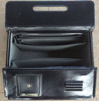 Hezký cestovní / pilotní kufr - 2