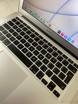 Apple MacBook Air 13″ (Early 2015) - 2