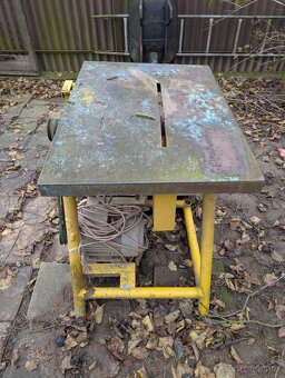 Starý kompresor, pila na železo, cirkulárka na dřevo - 2