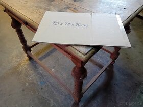 Krásný stolek-levně - 2