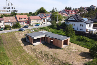 Stavební pozemek o velikosti 1443 m2 s hrubou stavbou RD a k - 2