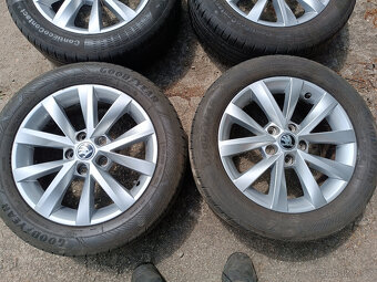 Škoda Octavia III - alu 6,5x16 et46 + letní 205/55/16 - 2
