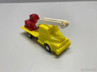 hračky staré hračky autíčka igra jeřáb - 2